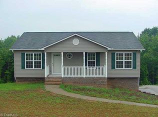 207 W Bridge Pl, Mount Airy, NC 27030