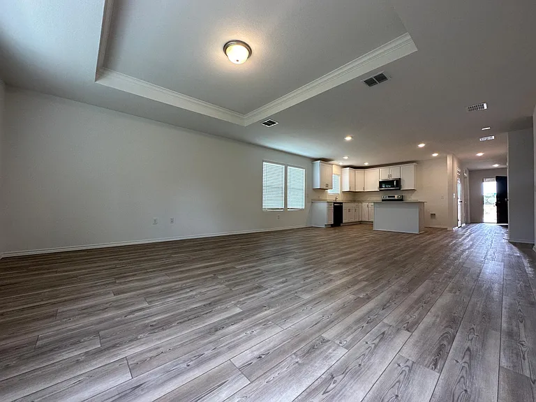2533 Creekbend Dr — Photo 7