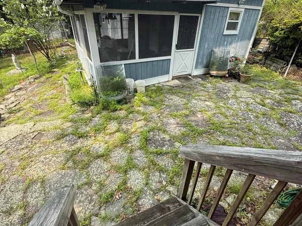 305 Papoose Dr, East Stroudsburg, PA 18302