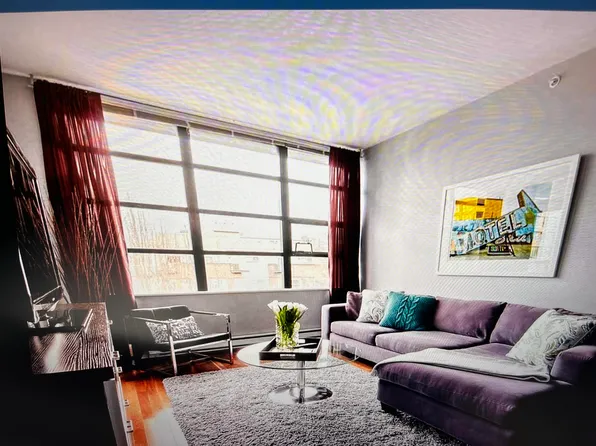 2828 Yew St #405, Vancouver, BC V6K 4W5