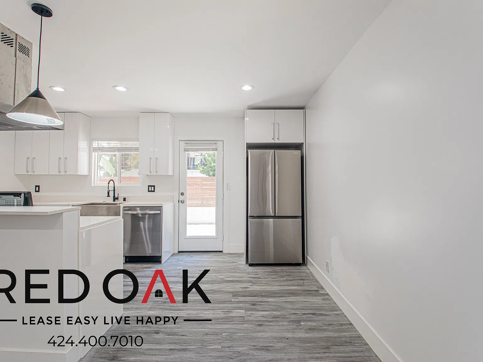 ~2 Weeks Free~ Comfortable 2-Bed With In-Unit Laundry And Tandem Parking Available ~ In Hollywood! — Photo 3