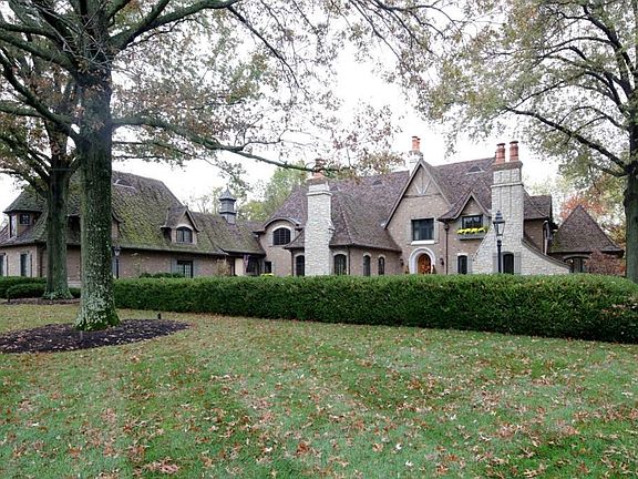 2nd image of 12 Huntleigh Woods
