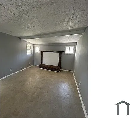 916 Oakview Cir — Photo 5