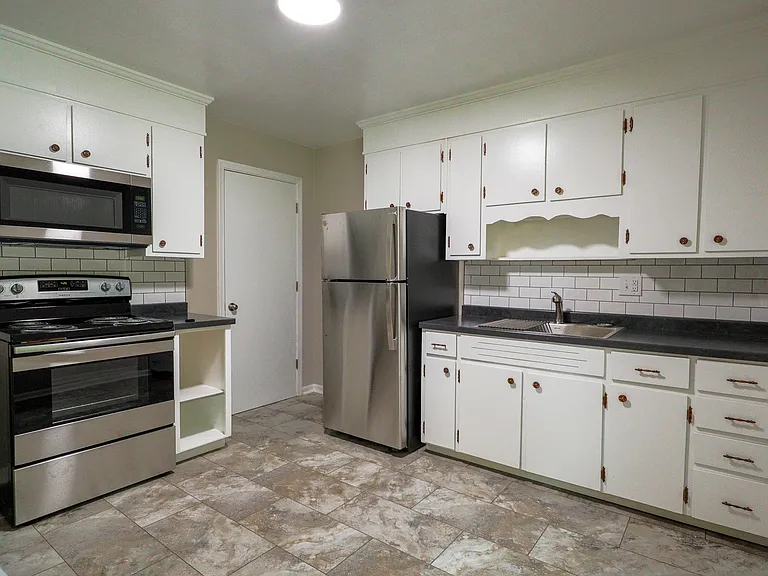 633 Tarpley Ln — Photo 1