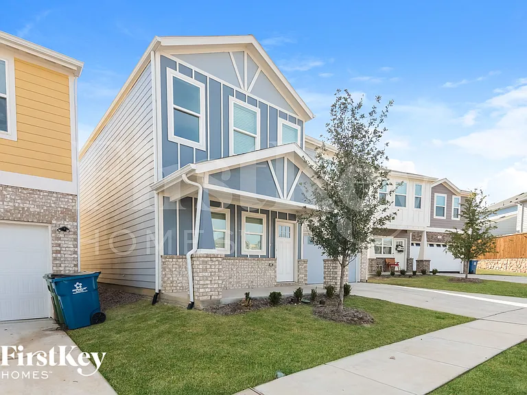 322 Nima Ln — Photo 2