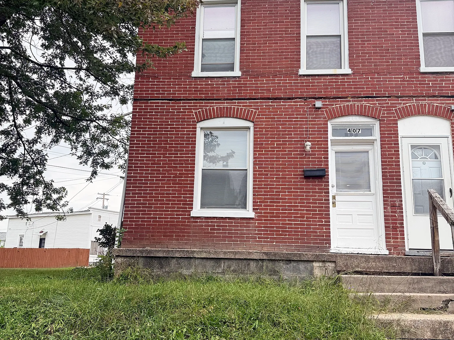 3 bed, 1294 sqft, $1,565 — Photo 1