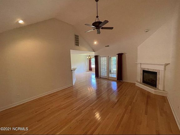 3rd image of 810 Aqua Ln