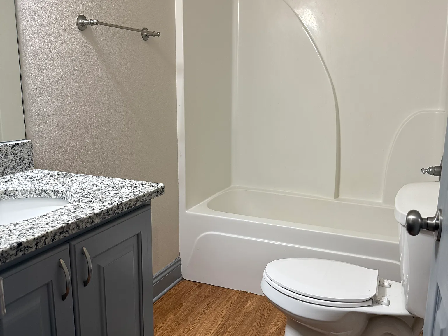 3 bed, $1,800 — Photo 3