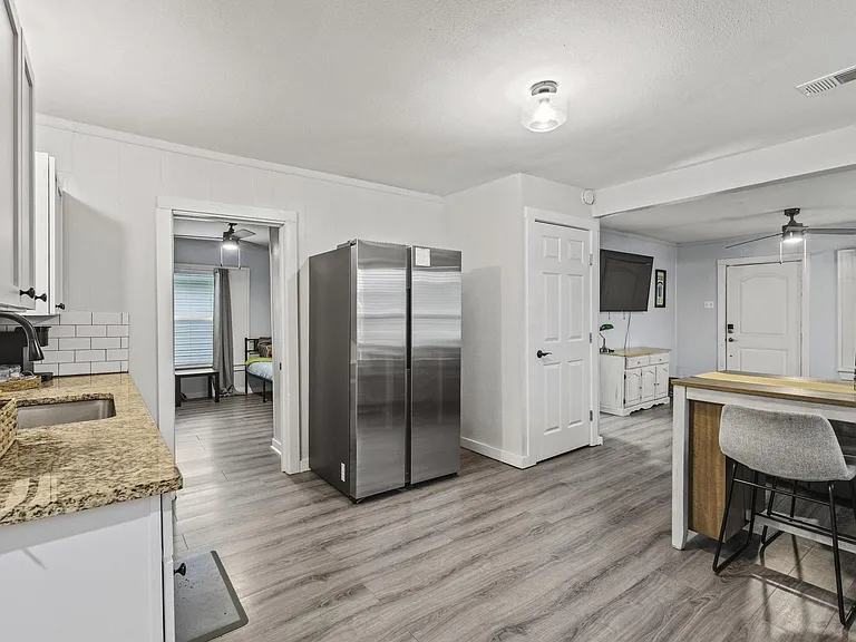724 E Woodard St — Photo 25
