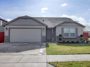 689 Woodlark Dr, Medford, OR 97501