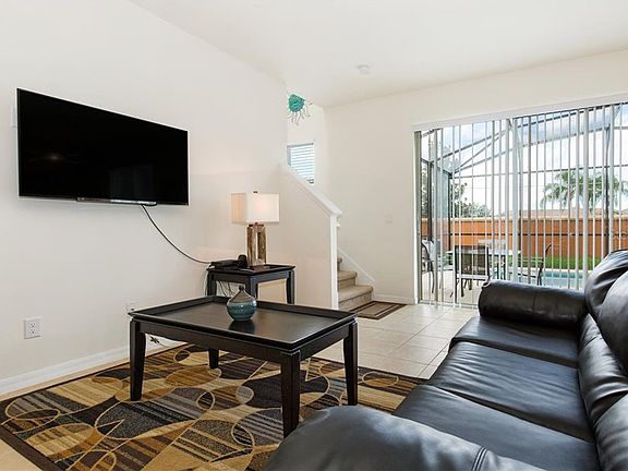 2nd image of 940 Las Fuentes Dr