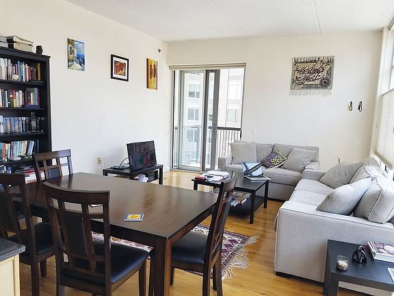 2nd image of 892 Bergen St #3C