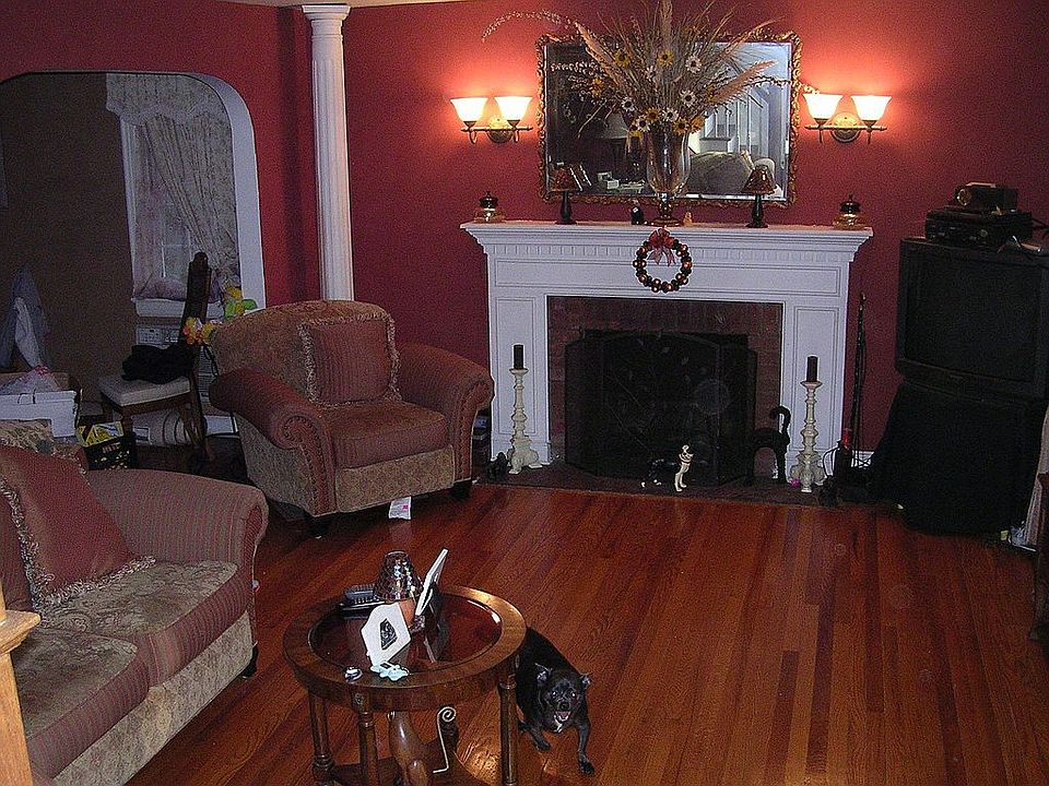 2nd image of 141 Lees Ave