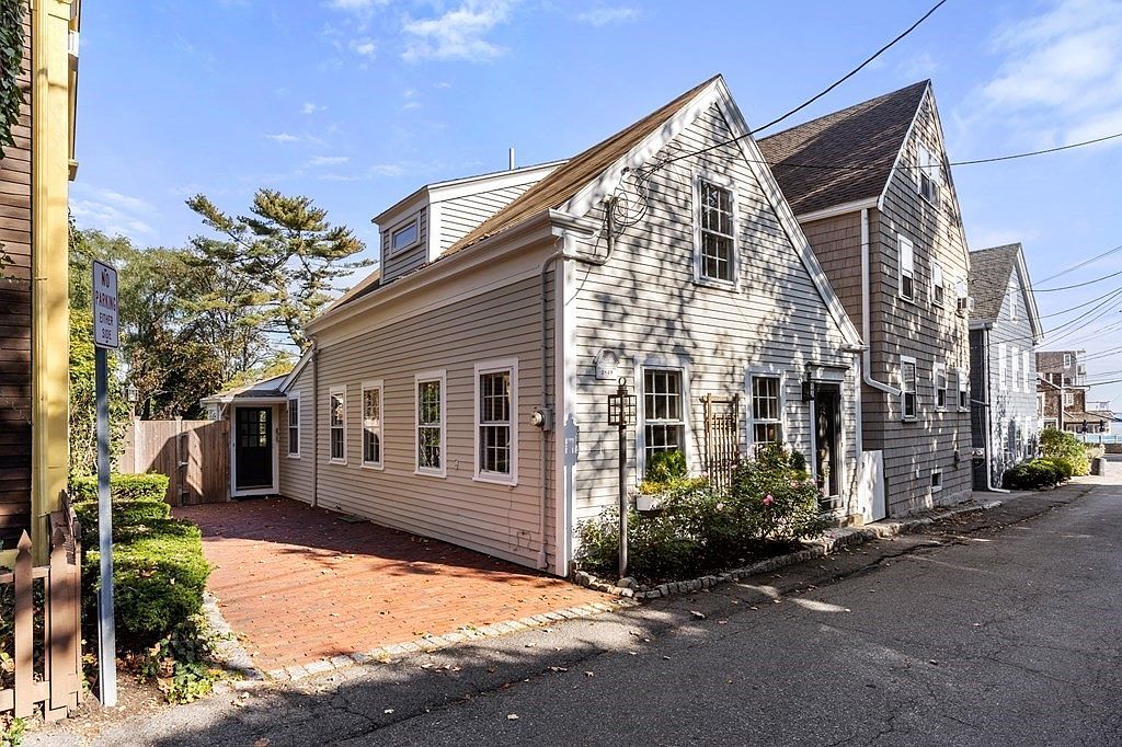 7 Circle St, Marblehead, MA 01945 | Zillow