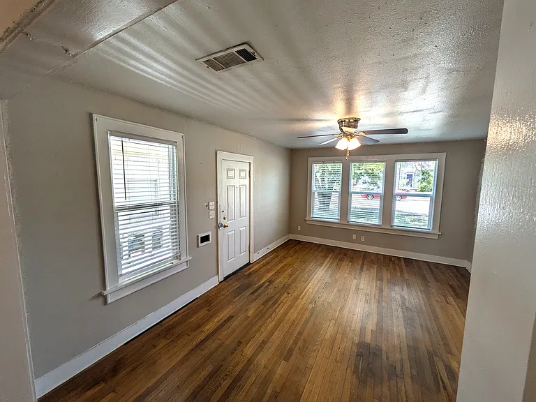 3207 Rogers Ave — Photo 7