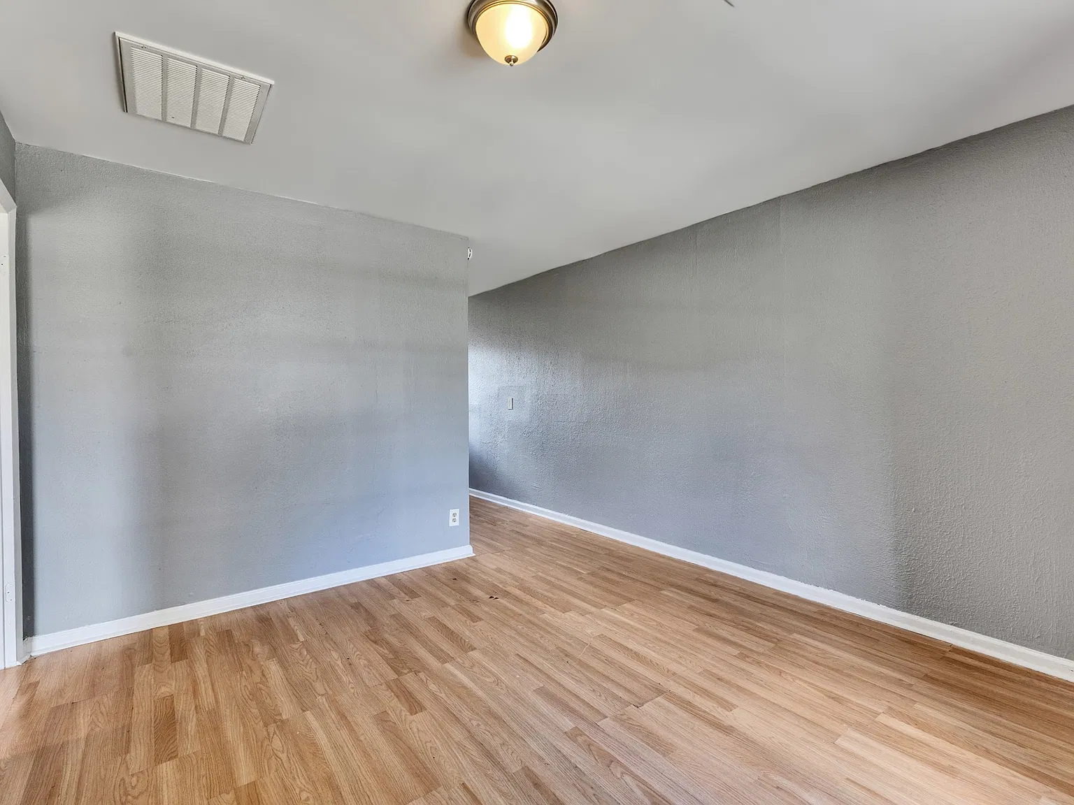 2 bed, 609 sqft, $875 — Photo 3