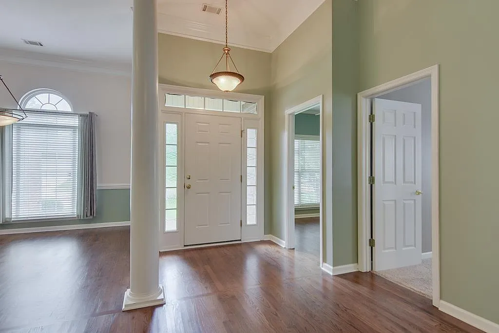 4 bed, 2.0 bath, 2244 sqft, $1,900 — Photo 4