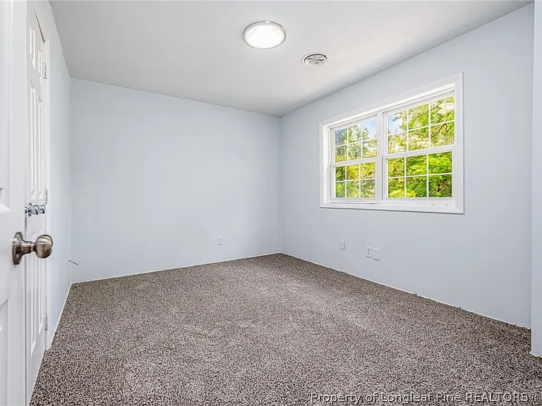 2326 Barrington Cir — Photo 18