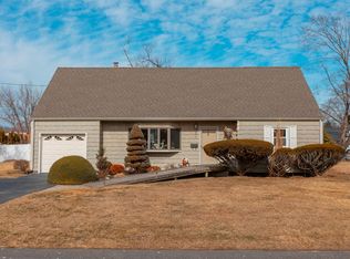 7 Adelphi St, Islip, NY 11751