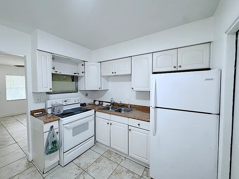 511 SE 2nd Ave #2 — Photo 21