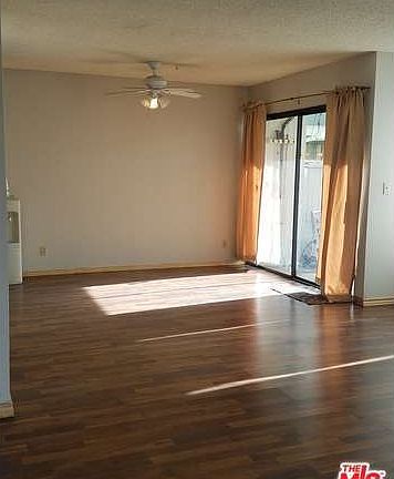 4th image of 10520 Sunland Blvd Unit 2