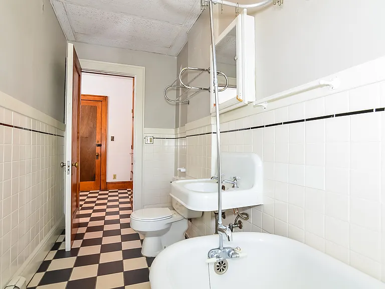 2202 Hennepin Ave E — Photo 11