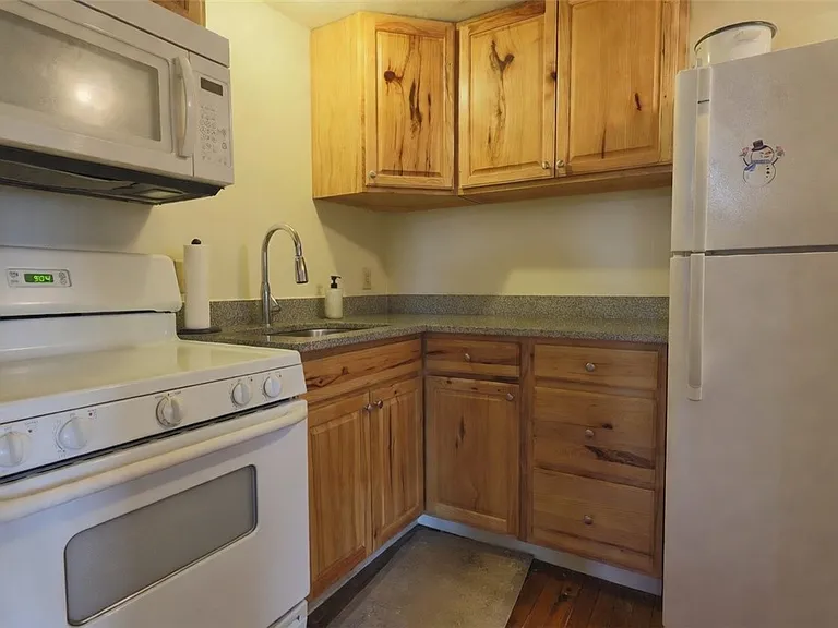 50 Academy Ave #31 — Photo 8