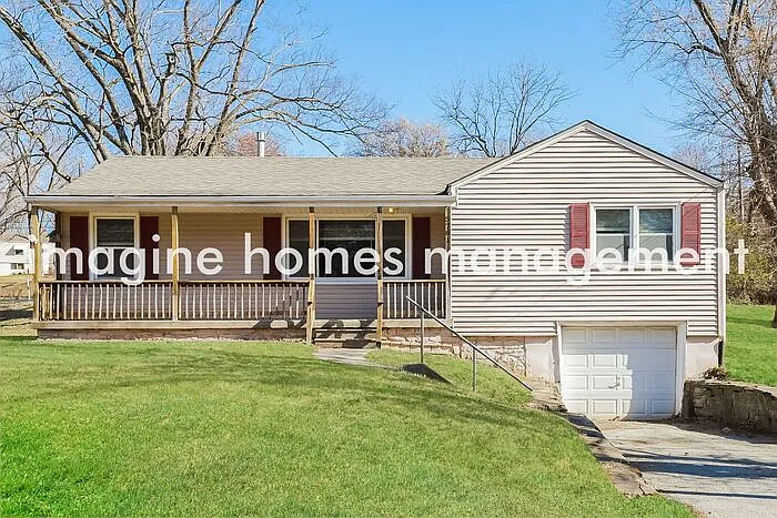 3 bed, 1.0 bath, 1124 sqft, $1,835 — Photo 1
