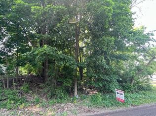 Burt Ave, Jackson, MI 49201