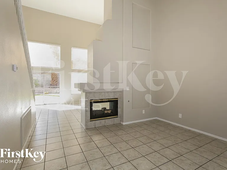 800 Coliseum Ln — Photo 4