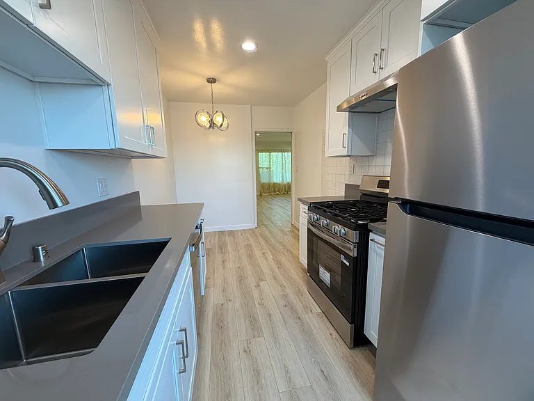 1161 N Hobart Blvd — Photo 25