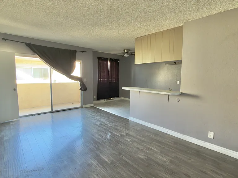 837 S Ardmore Ave #14 — Photo 3