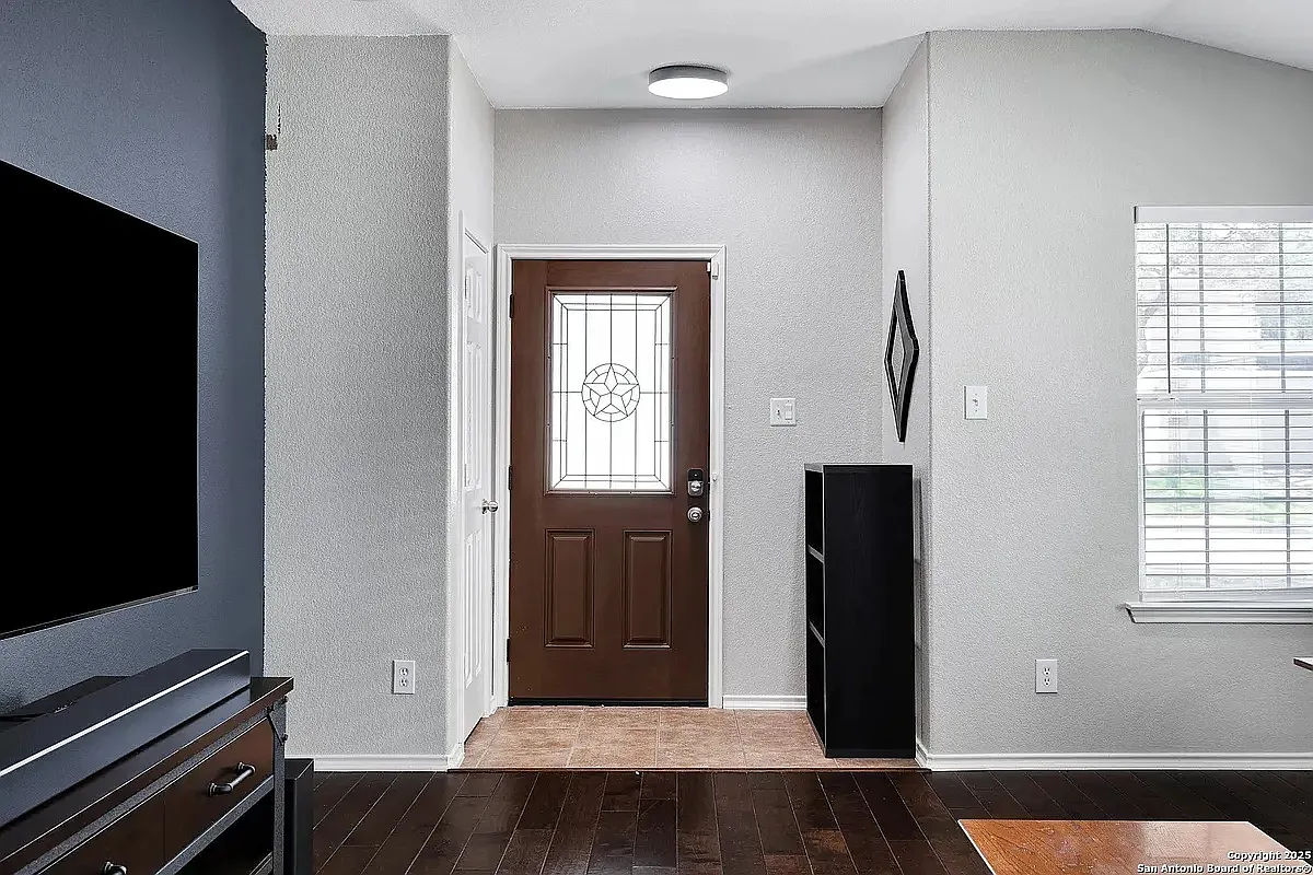 3 bed, 1648 sqft, $2,200 — Photo 3
