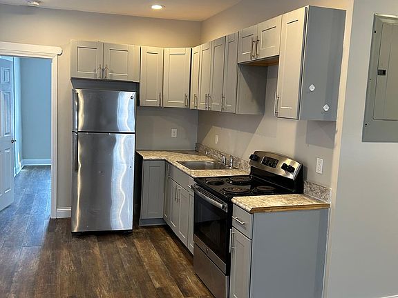 4th image of 3020 Iowa Ave
