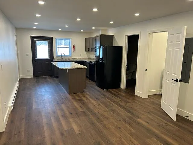 6 Mae Ln — Photo 3