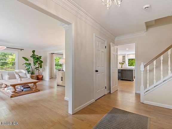 3rd image of 5 Sunshine Ave