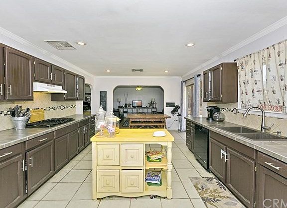 4th image of 7656 Hanford Ave
