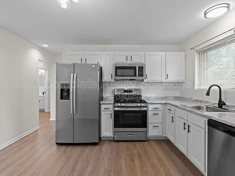 560 Bardot Dr — Photo 5