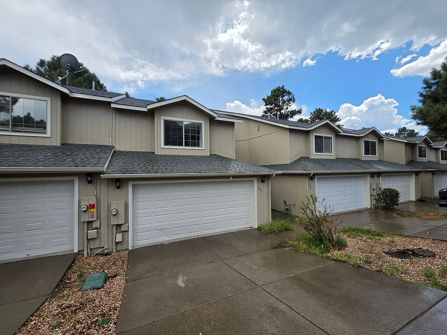 3-Bedroom Townhome Near Flagstaff Mall | Attached 2-Car Garage — Photo 3