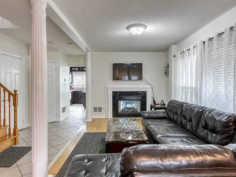 74 Fountainbridge Dr — Photo 4