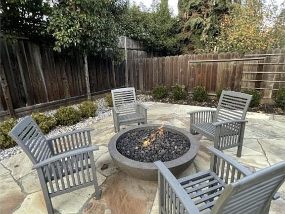 2nd image of 1880 Larkspur St