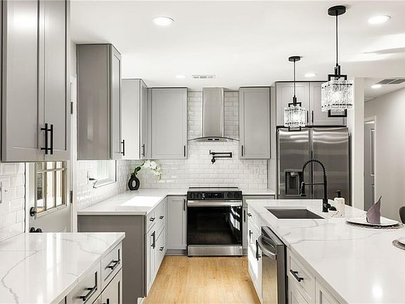 5th image of 2633 Yale Ter