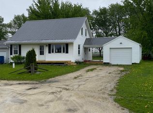 5618 Palace Rd, Oelwein, IA 50662