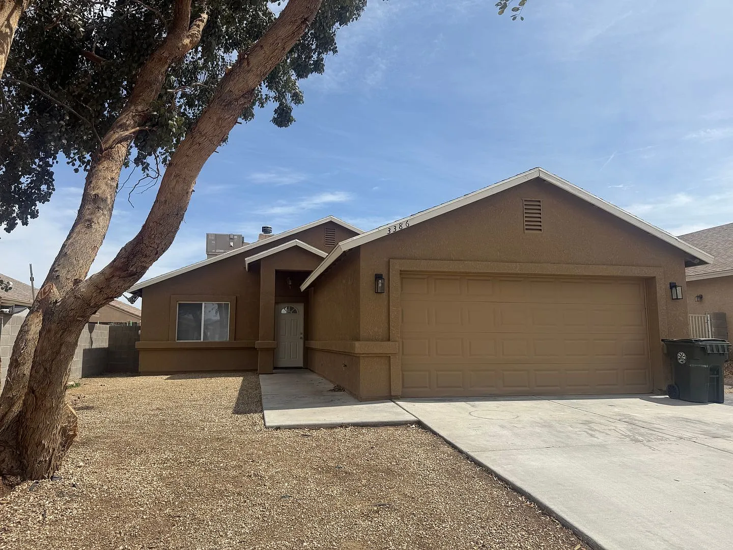 3 Bedroom 2 Bathroom Home — Photo 1
