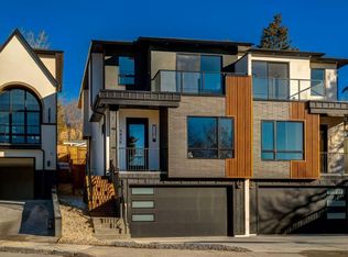 4834 SW 22nd Ave NW, Calgary, AB T3B0Y4