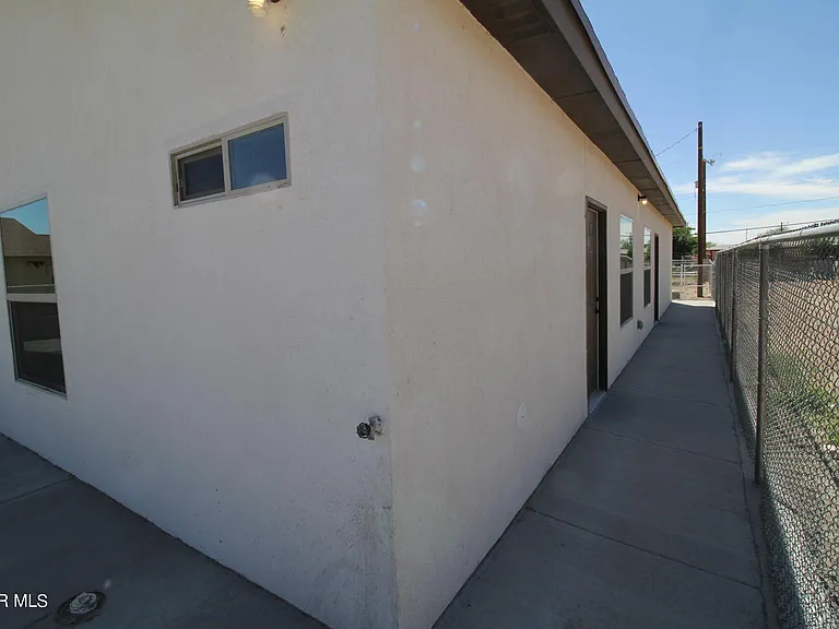 517 Val Verde St #B — Photo 52