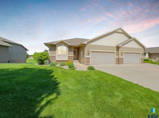 208 S Heritage Rd, Brandon, SD 57005