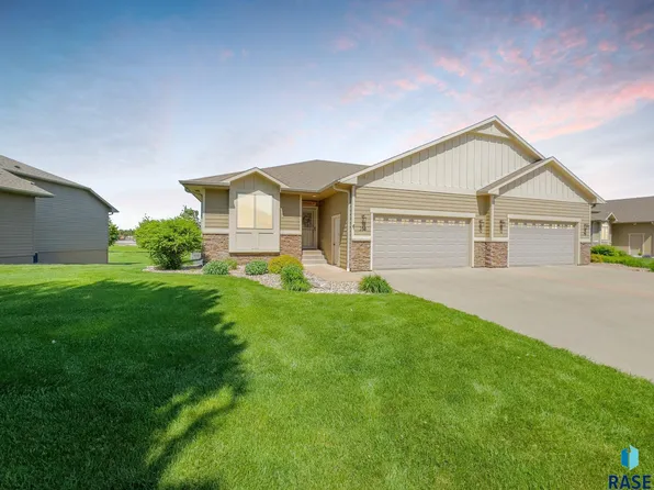 208 S Heritage Rd, Brandon, SD 57005