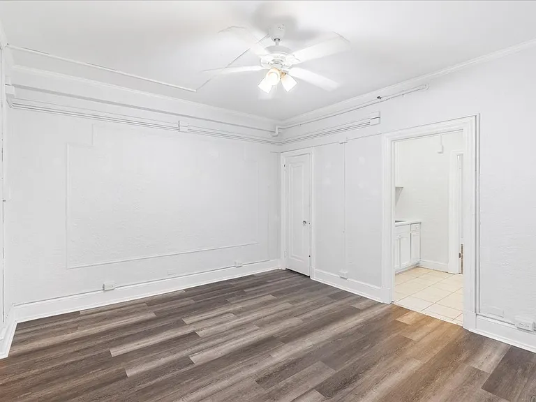 37 S Iowa Ave #5D — Photo 2