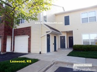 11608 Tomahawk Creek Pkwy APT C, Leawood, KS 66211